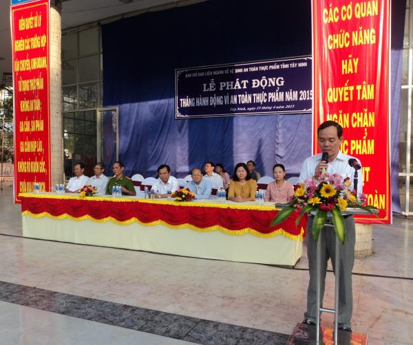Phó Chủ tịch Thường trực UBND tỉnh Trần Lưu Quang dự lễ phát động “Tháng hành động vì an toàn thực phẩm” năm 2015