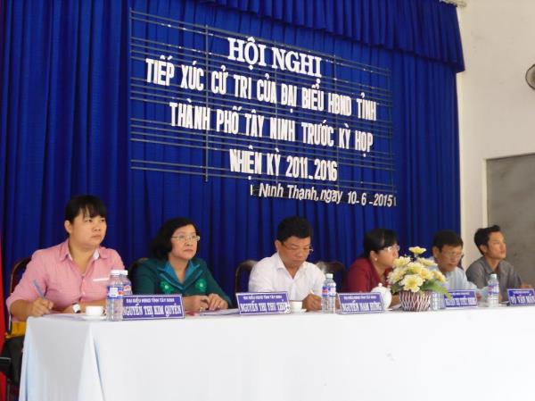 Chủ tịch UBND tỉnh Nguyễn Thị Thu Thủy tiếp xúc cử tri thành phố Tây Ninh trước kỳ họp Hội đồng nhân dân 2 cấp