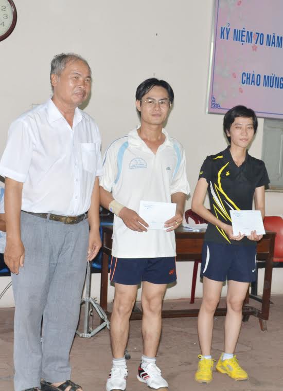 Văn phòng Tỉnh ủy:Tổ chức giải cầu lông chào mừng Đại hội Đảng bộ các cấp