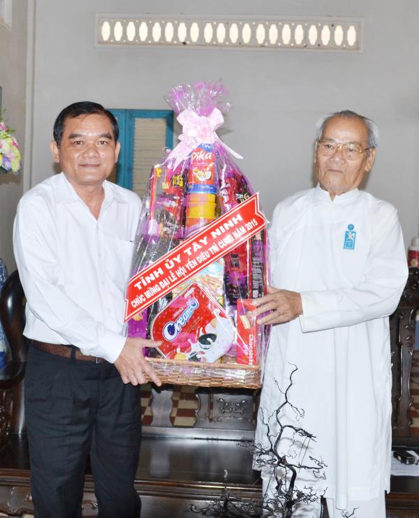 Phó Bí thư Thường trực Tỉnh ủy Nguyễn Minh Tân: Thăm Hội Thánh Cao đài Tòa thánh Tây Ninh nhân dịp Đại lễ Hội Yến Diêu Trì Cung năm Ất Mùi 2015