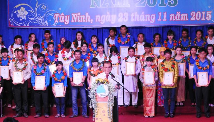 Họp măt, biểu dương thanh niên dân tộc, tôn giáo tiêu biểu năm 2015