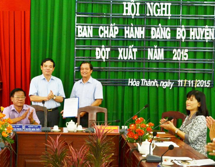 Đồng chí Nguyễn Hồng Thanh, Phó Bí thư Thành ủy Tây Ninh giữ chức Bí thư Huyện ủy Hòa Thành