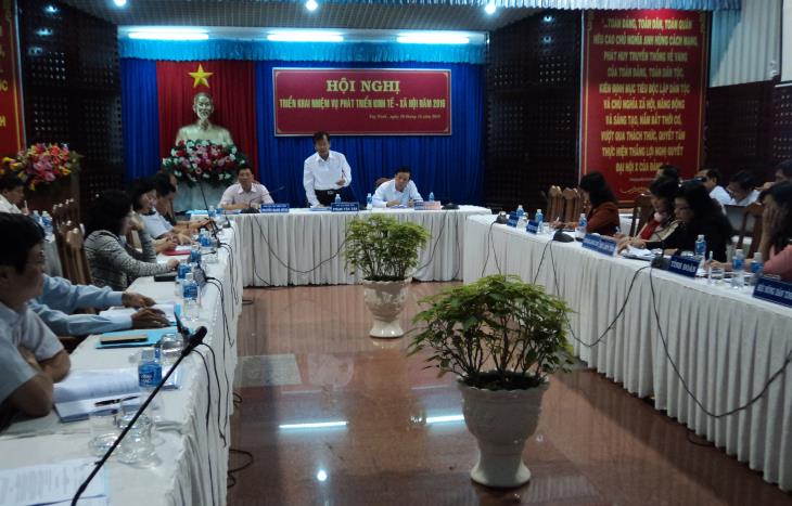 UBND tỉnh tổ chức hội nghị trực tuyến: Tổng kết tình hình kinh tế xã hội, an ninh quốc phòng năm 2015