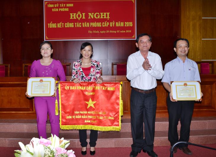 Tổng kết công tác Văn phòng cấp uỷ năm 2015: Văn phòng Huyện uỷ Gò Dầu đơn vị dẫn đầu phong trào thi đua