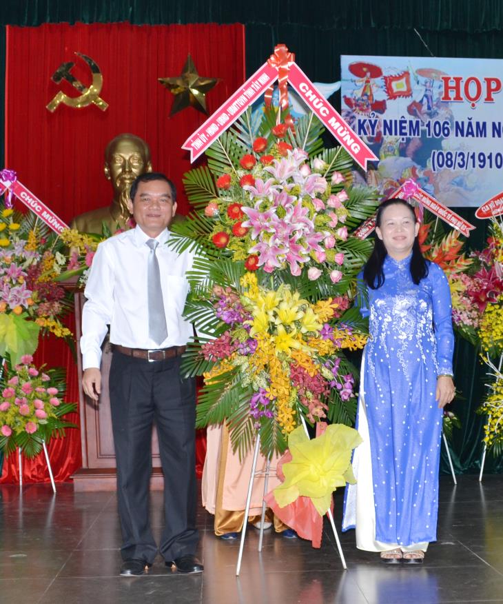 Họp mặt kỷ niệm ngày Quốc tế phụ nữ 8/3