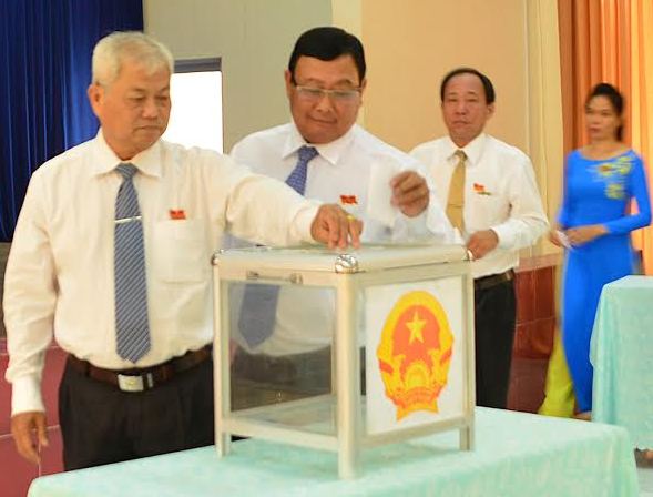 HĐND Thành phố tổ chức kỳ họp thứ 18, khóa X * Ông Nguyễn Hoàng Nam- Phó Chủ tịch UBND Thành phố đắc cử chức vụ Chủ tịch UBND Thành phố Tây Ninh nhiệm kỳ 2011-2016.