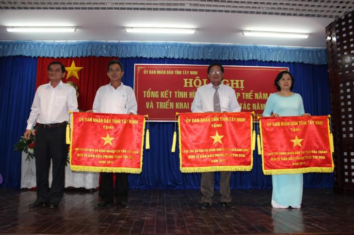 UBND tỉnh: Tổng kết tình hình kinh tế tập thể năm 2015