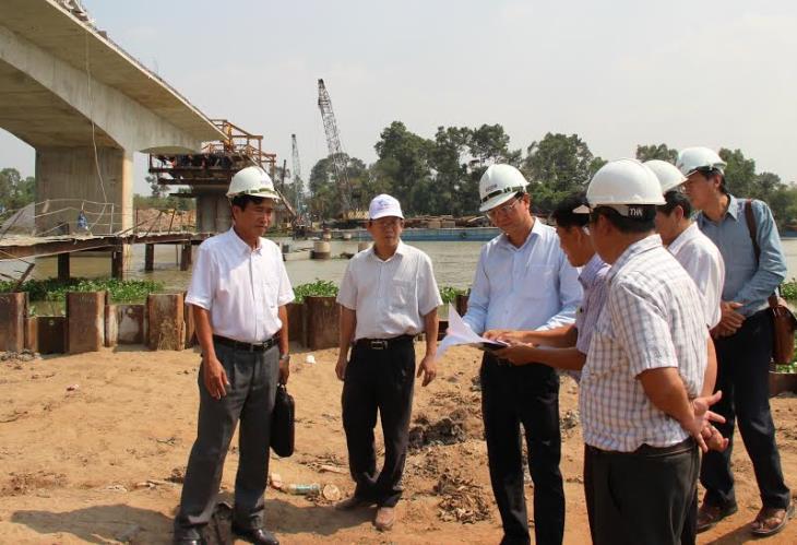 Phó Chủ tịch UBND tỉnh kiểm tra các công trình xây dựng 