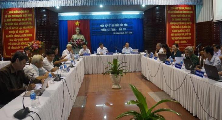 UBND tỉnh họp phiên thường kỳ tháng 4.2016: Ưu tiên phát triển mạng lưới tuyến vận tải hành khách cố định nội tỉnh và vận tải hành khách bằng taxi