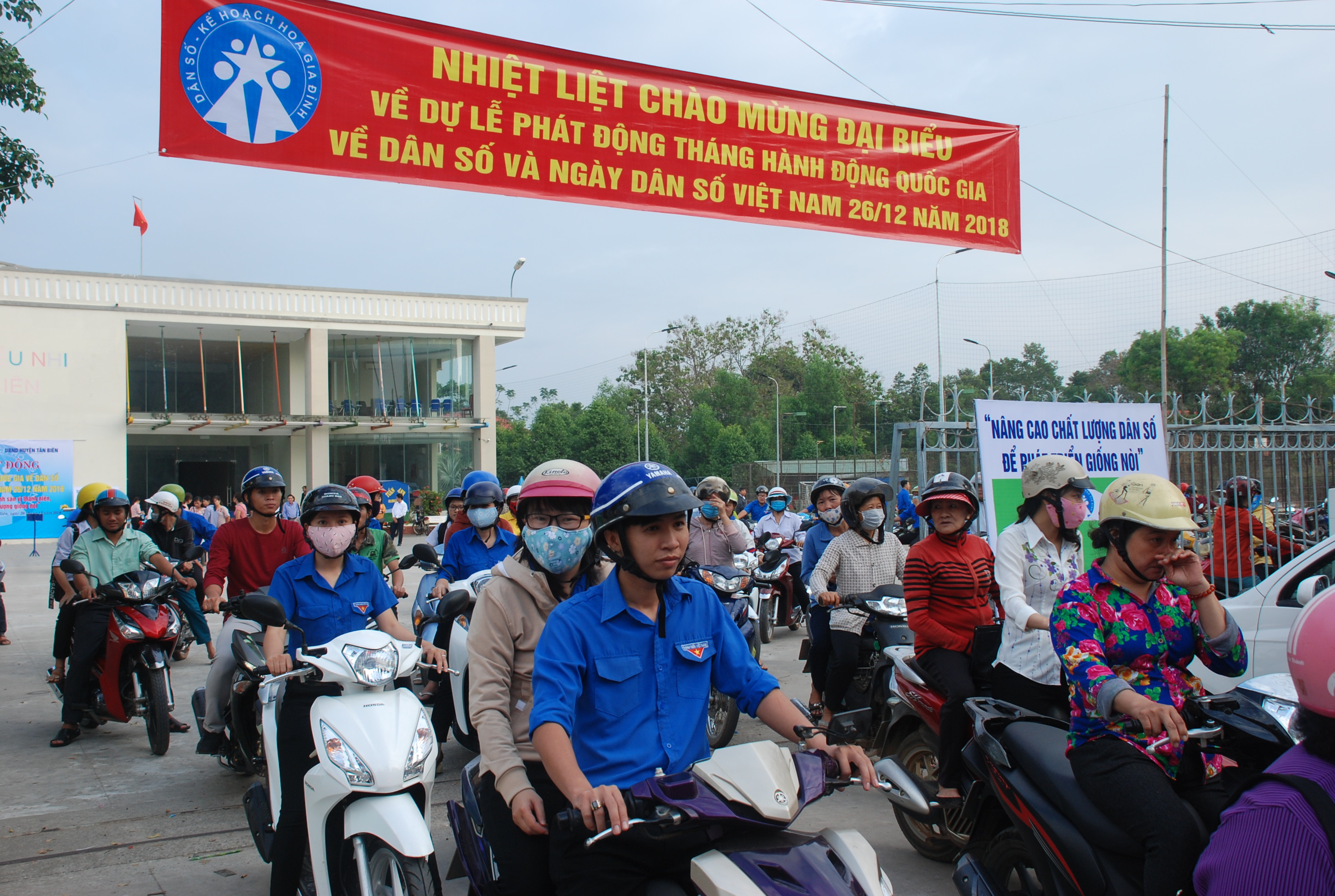 1.2. Dung_dieu hanh dan so.JPG