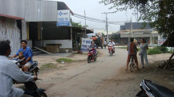 Bến Cầu: Tái diễn tình trạng người đi xe mô tô không đội mũ bảo hiểm ở các tuyến đường giao thông nông thôn