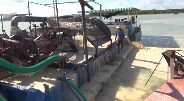 Phạt nặng đối tượng khai thác cát lậu trong hồ Dầu Tiếng 