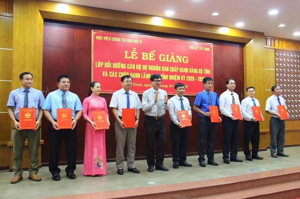 BeGiangLopCanBoNguonBCH-DangBo-2.png