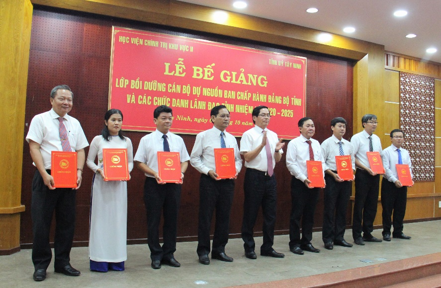 BeGiangLopCanBoNguonBCH-DangBo-3.png