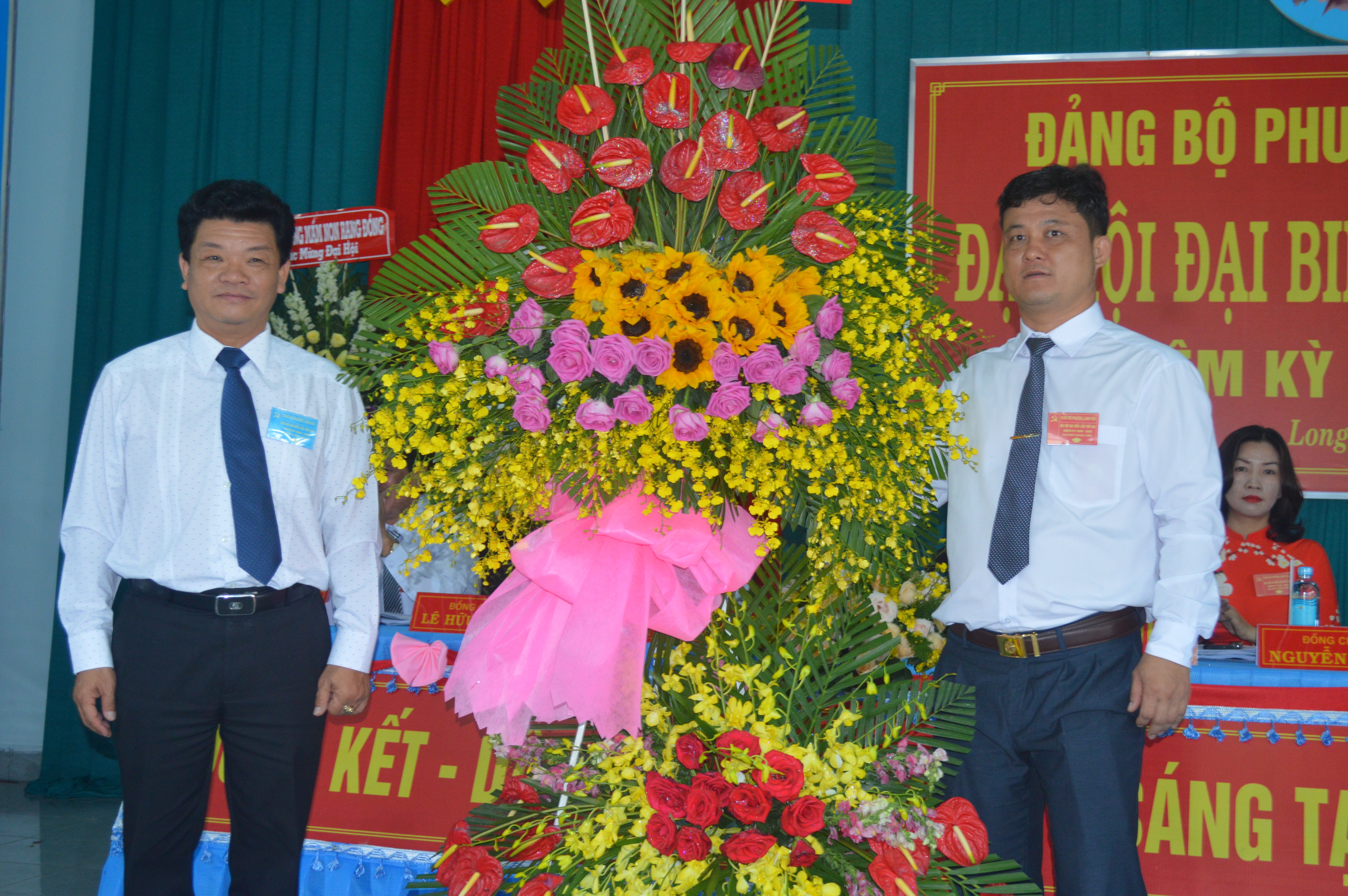 DangbophuongLongHoatochucDaihoi.jpg