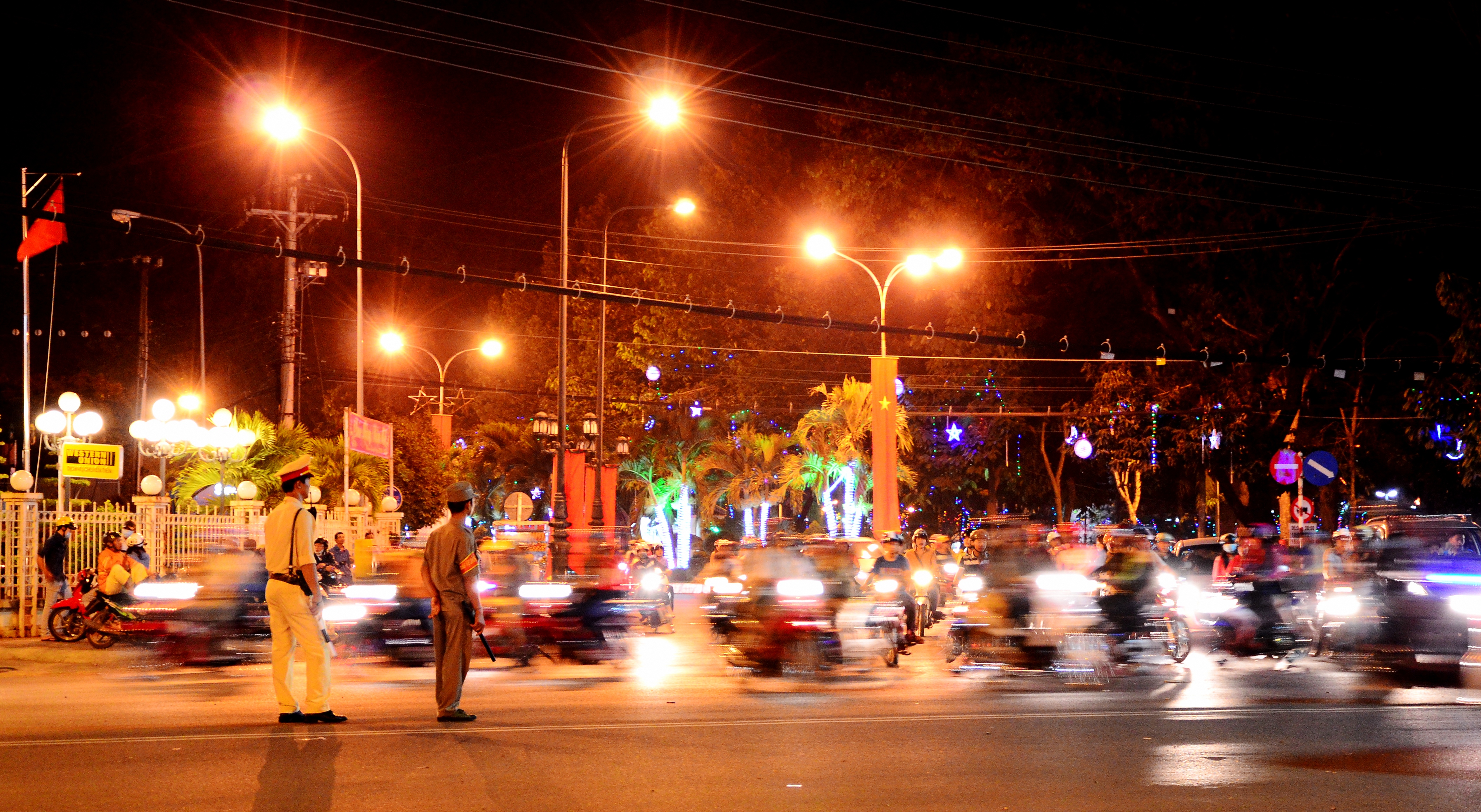 dem giao thua-DangHoangThai.jpg
