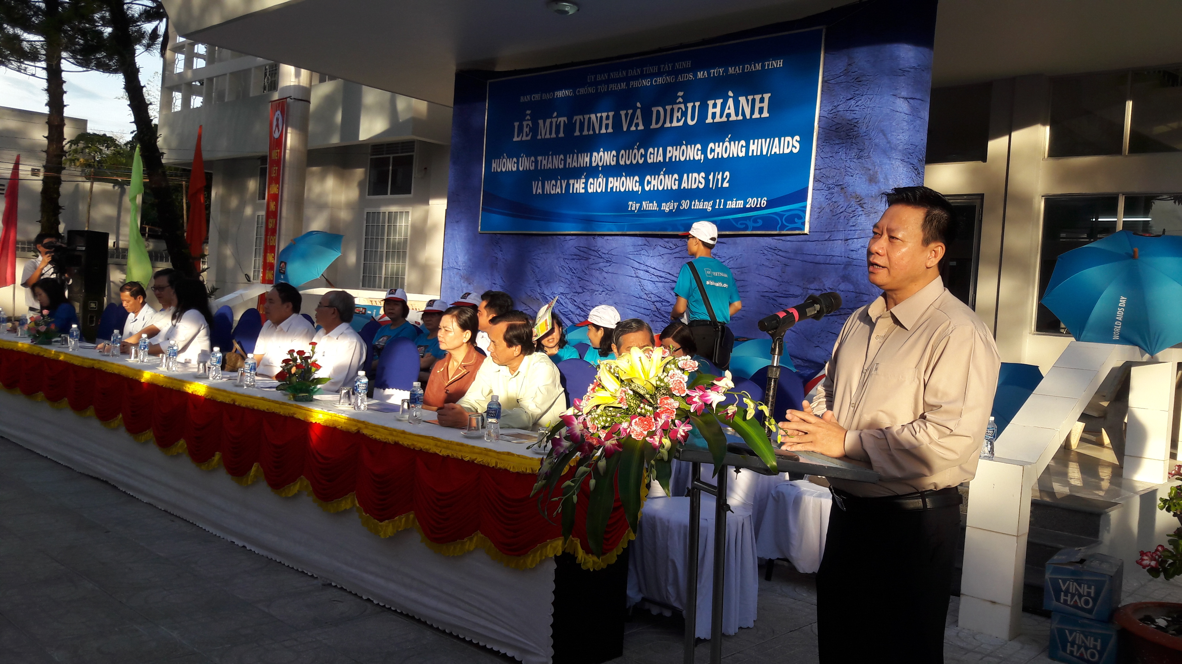 Dung-Hinh Mit tinh AIDS.jpg