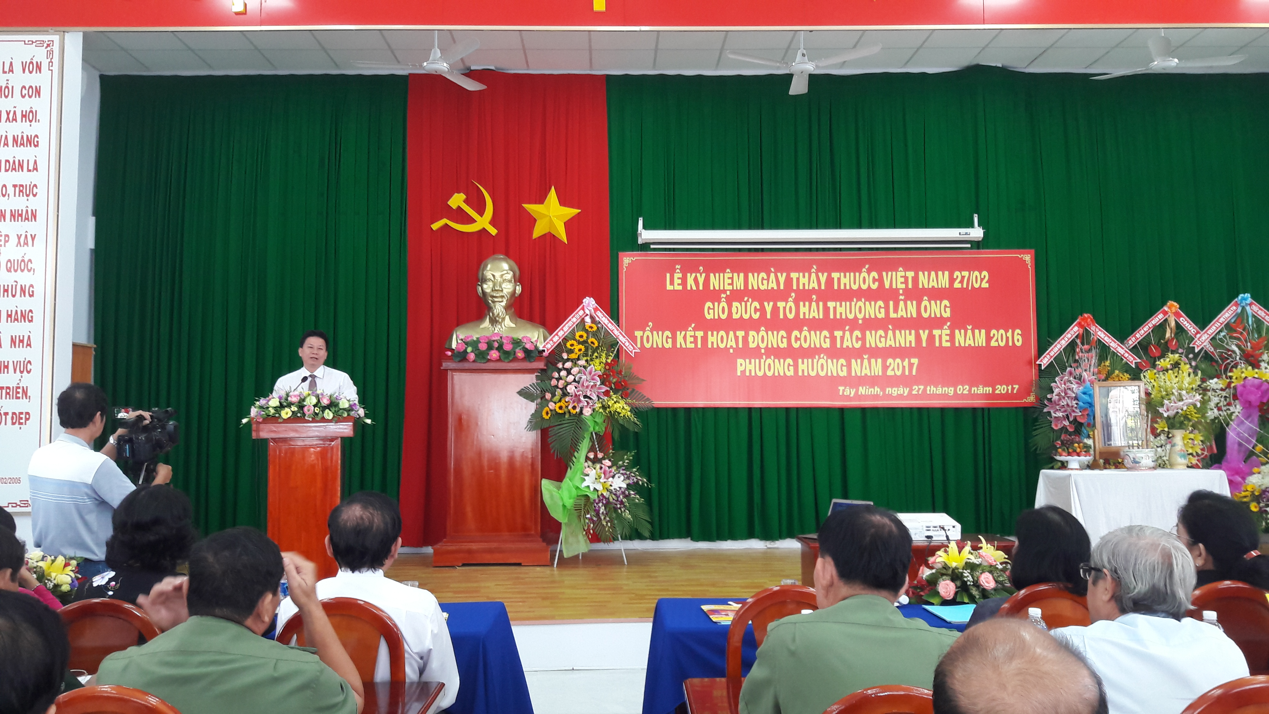 PCT_ngaythaythuoc.jpg