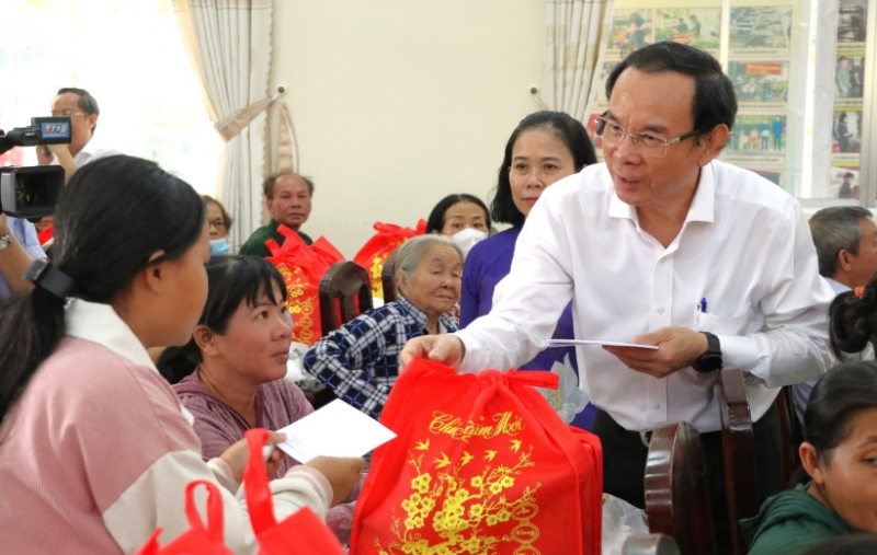 Bí thư Thành ủy Thành phố Hồ Chí Minh thăm, tặng quà Tết cho người dân huyện Châu Thành, tỉnh Tây Ninh
