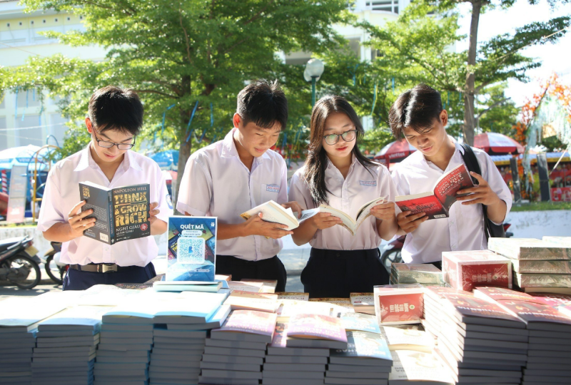 Gieo mầm tình yêu sách đối với trẻ em, hướng tới bảo vệ trẻ em trên không gian mạng