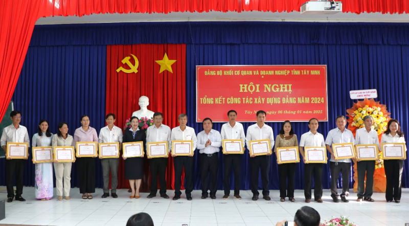 Xây dựng tổ chức cơ sở đảng trong sạch, vững mạnh