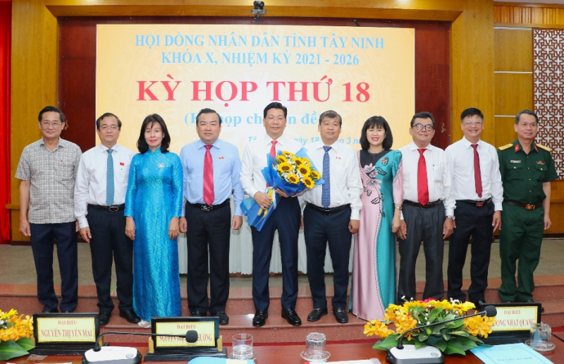 Đồng chí Nguyễn Mạnh Hùng được bầu giữ chức vụ Bí thư Tỉnh ủy Tây Ninh nhiệm kỳ 2020-2025, Chủ tịch HĐND tỉnh Tây Ninh Khóa X, nhiệm kỳ 2021-2026