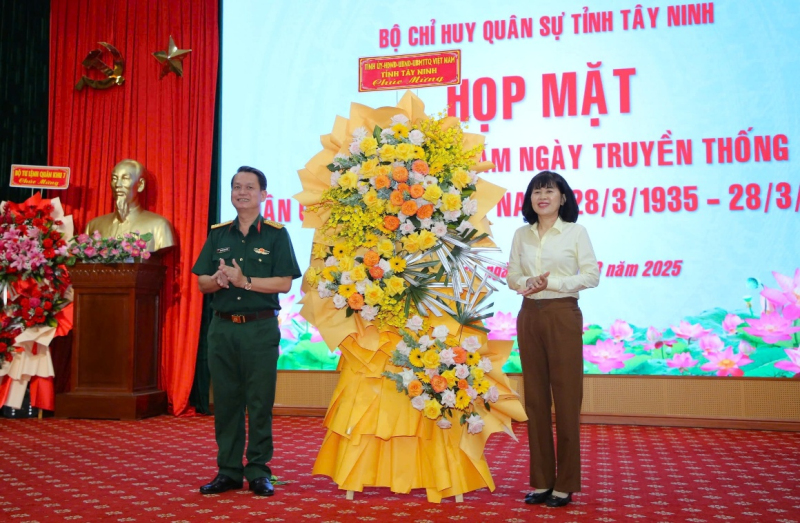 Xây dựng lực lượng dân quân tự vệ vững mạnh, đáp ứng yêu cầu tình hình mới