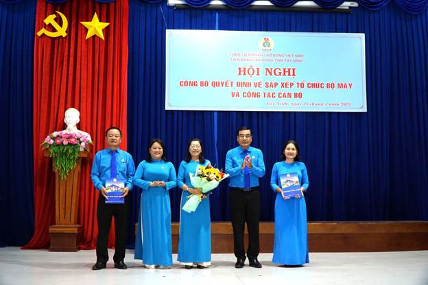 Liên đoàn Lao động tỉnh: Công bố quyết định về sắp xếp tổ chức, bộ máy