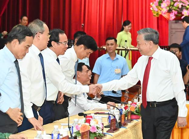 Tổng Bí thư Tô Lâm gặp mặt cán bộ lão thành cách mạng, người có công, gia đình chính sách tiêu biểu khu vực miền Nam