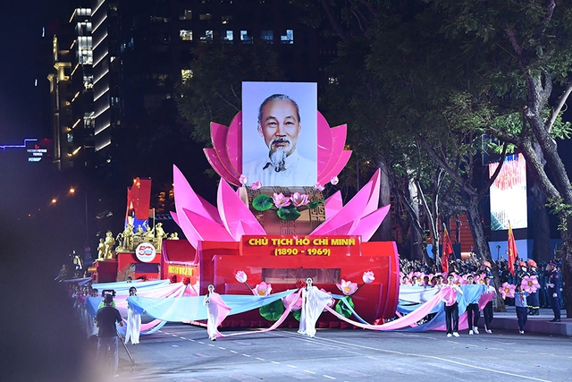 Đại Lễ 30/4: Lịch trình diễu binh, diễu hành; điểm trông giữ xe; các tuyến đường bị cấm tại TPHCM và lộ trình thay thế