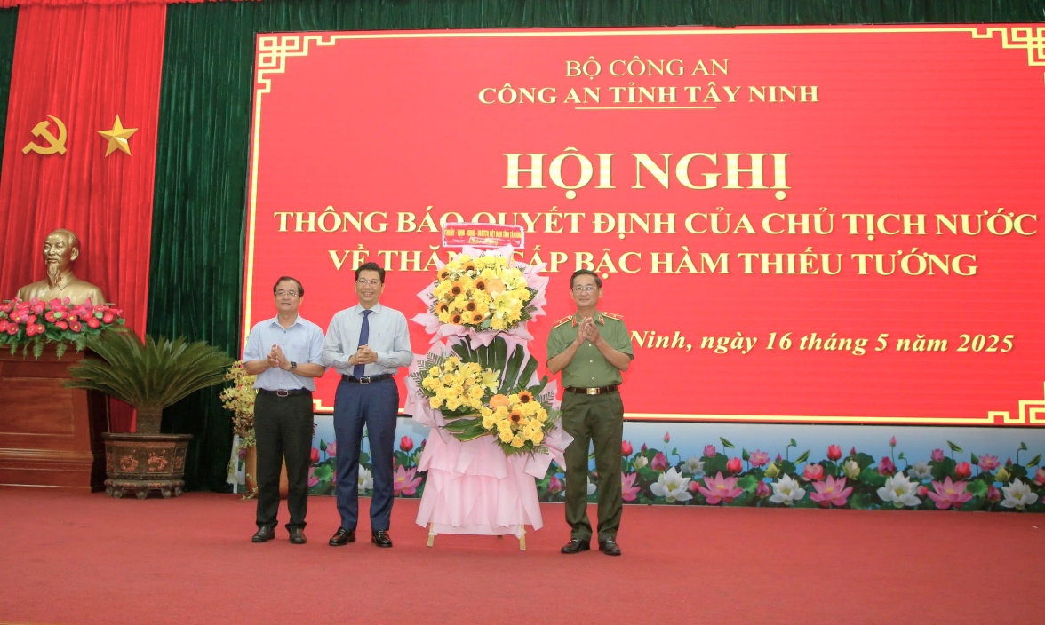 Giám đốc Công an tỉnh Tây Ninh thăng cấp bậc hàm Thiếu tướng